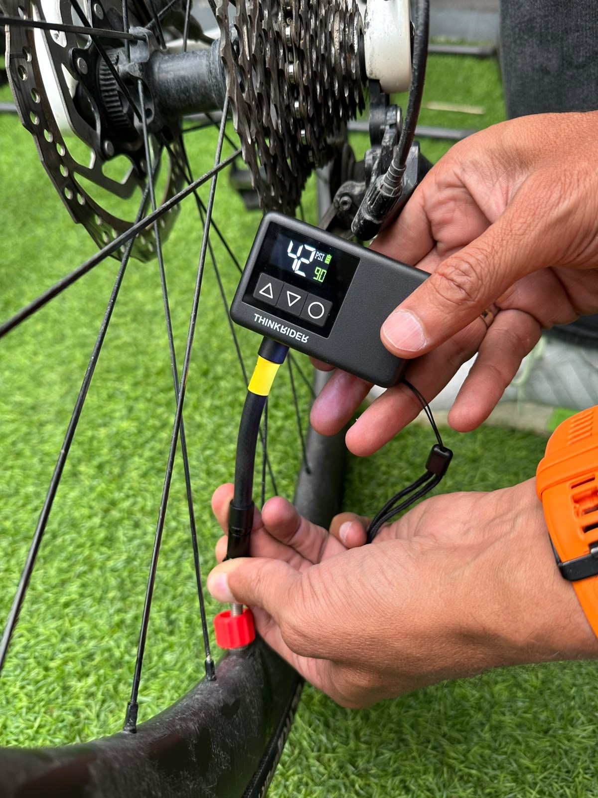 COMPRESOR DE AIRE PORTATIL THINKRIDER