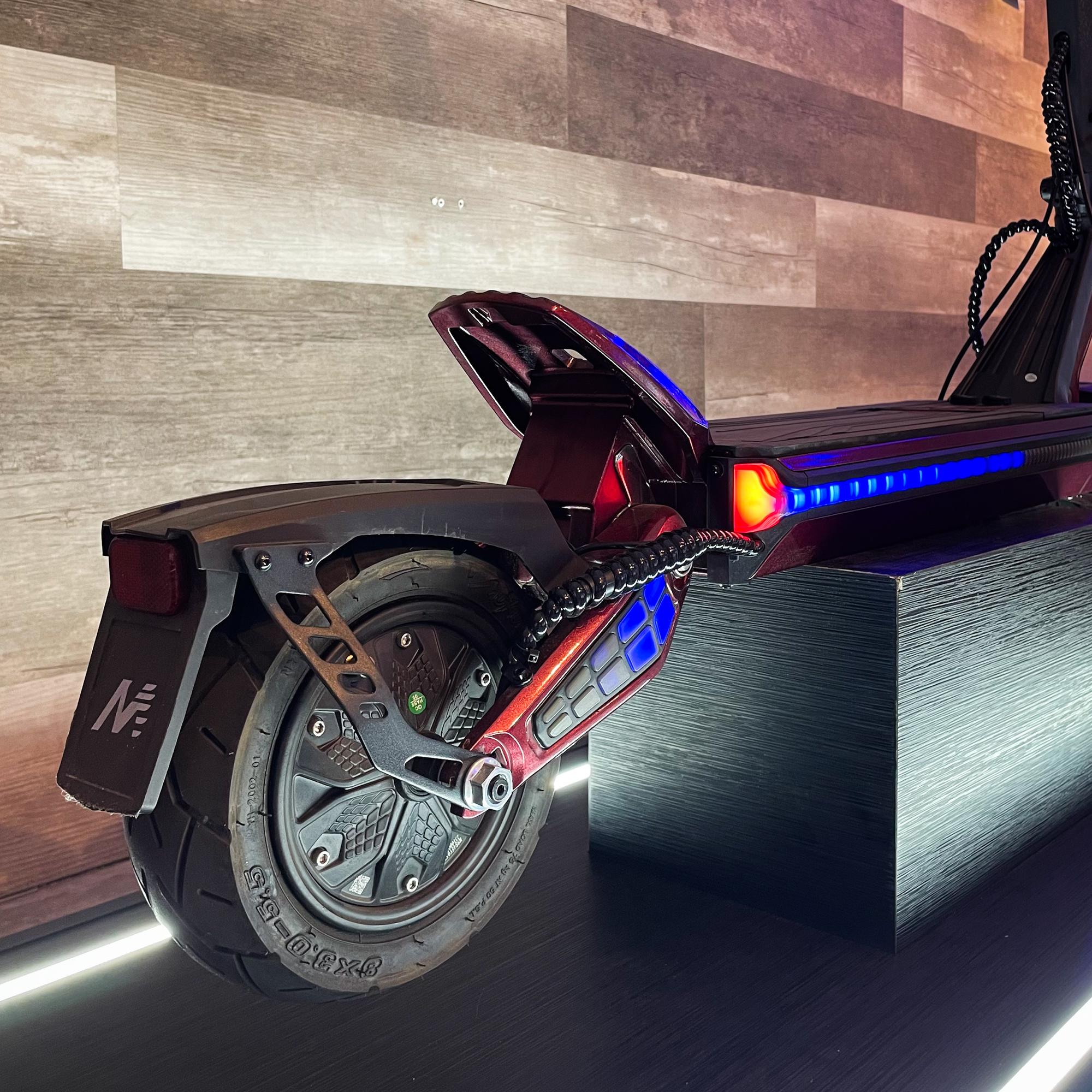 Patineta scooter Vinotinto eléctrica Mukuta 9 con capacidad de carga de 110 kg Yeaah